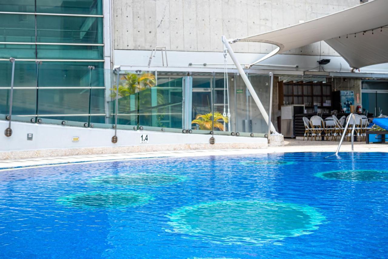 Decapolis Hotel Panama City Exterior photo Swimming pool at the hotel